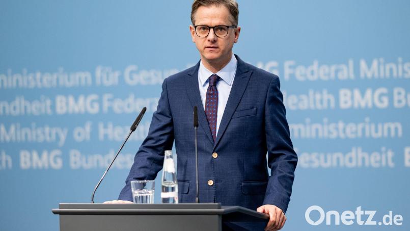 Gesundheitsminister Linemann schließt Leistungskürzungen in der Pflegeversicherung nicht aus. Bild: Fabian Sommer/dpa