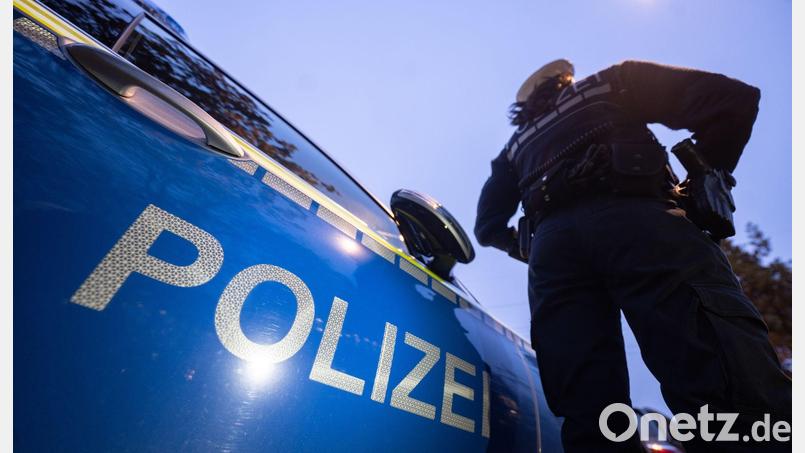 Zwei Mitbewohner sind in Nabburg heftig in Streit geraten. Einer von ihnen soll mit einer Schusswaffe hantiert haben. Symbolbild: Marijan Murat/dpa