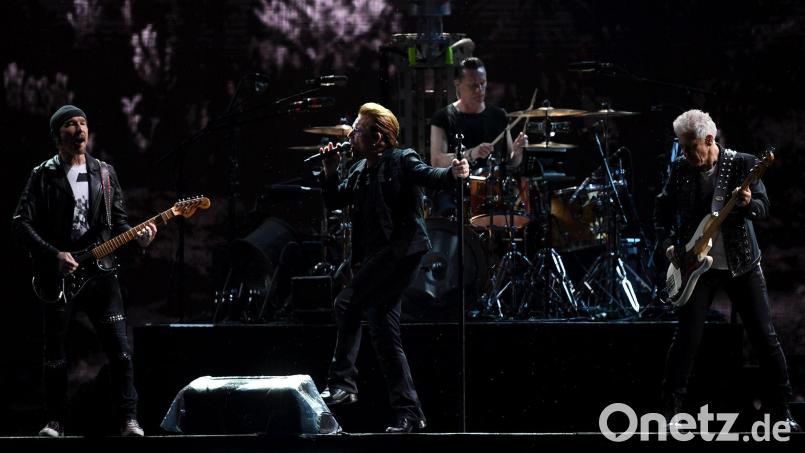 U2 begeisterten ihre Fans auch 2017 bei ihrer „The Joshua Tree“-Tour im Olympiastadion. (Archivbild) Bild: picture alliance / Britta Pedersen/dpa-Zentralbild/ZB