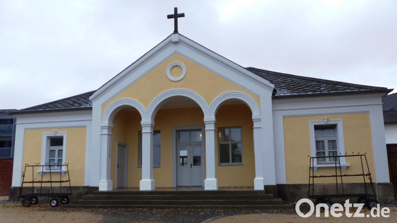 Die neue Aussegnungshalle im Amberger Dreifaltigkeitsfriedhof. Bild: Josef Piehler