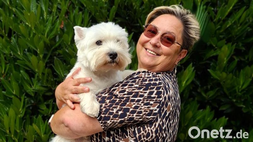 Das Kursana-Domizil in Weiden hat eine neue Chefin. Seit 1. August führt Anja Räthel das Pflegeheim in der Innenstadt. Immer mit dabei: West-Highland-Terrier Balou. Bild: Räthel