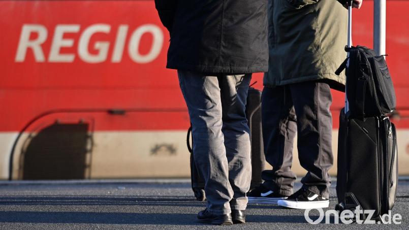 Die Polizei sucht nun nach dem unbekannten Schwarzfahrer. (Symbolbild) Bild: Shireen Broszies/dpa