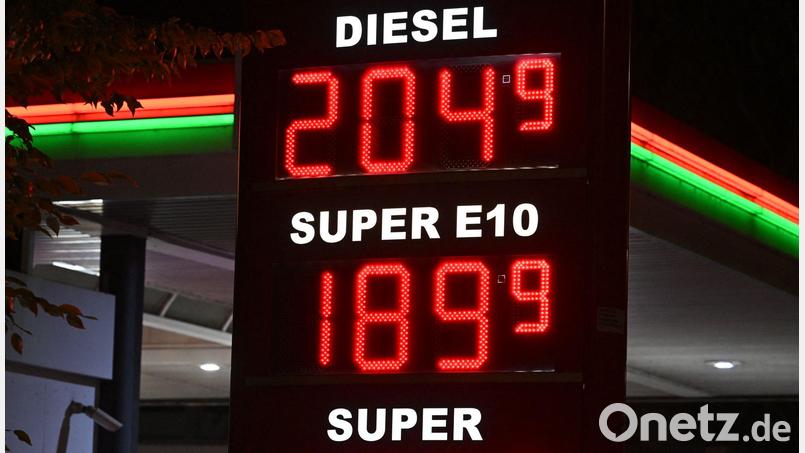 Der Tankrabatt trug zum Sinken der Inflation im Oktober bei. (Archivbild) Bild: Robert Michael/dpa