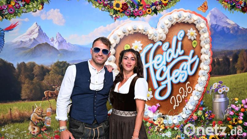 Sarah Engels und Ehemann Julian auf Heidi Klums diesjährigem „Heidi-Fest“ im Münchner Hofbräuhaus. (Archivbild) Bild: Felix Hörhager/dpa