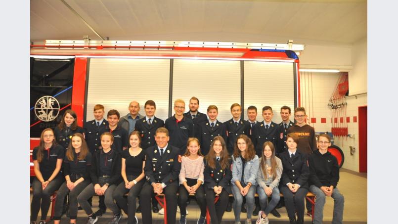 Viele jungen Leute wollen sich in der Feuerwehr engagieren. Für einige von ihnen war es mit dem bestandenen Wissenstest der Einstieg in ihre Wehr. Bild: es