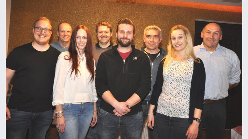 Mit einer jungen Führungsriege geht der Förderverein &quot;St.Jodokritt&quot; in die Zukunft.: von links: David Nesner, Karl Kraus, Nicole Freundl, Josef Schneider, Vorsitzender Benedikt Uhlemann, Martin Eckl, Rebekka Fischer und Bürgermeister Max Völkl Bild: es