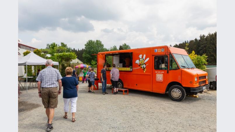 Auch an einem Foodtruck können sich die Besucher bei den &quot;Tagen der offenen Tür&quot; verwöhnen lassen. Bild: Garten Punzmann