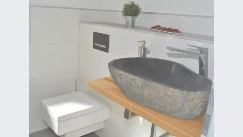So könnte ein modern gestyltes WC eingerichtet sein. Bild: no