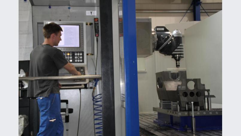 Zwei riesige Hightec-Fräsmaschinen der Firma Soraluce sind das Herzstück der neuen Produktionshalle. Bild: prh