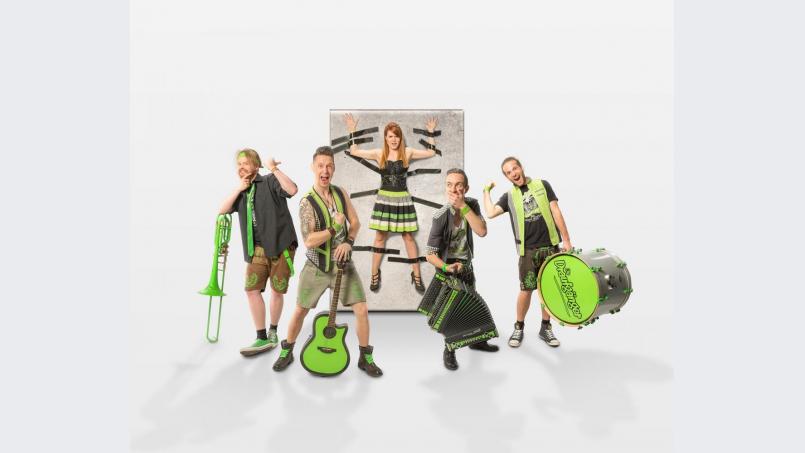 "Cordula Grün" ist ihr Hit, und diese Farbe beherrscht auch ihr Äußeres: "Die Draufgänger" stehen zum Kirwa-Abschluss auf der Bühne. Bild: Die Draufgänger