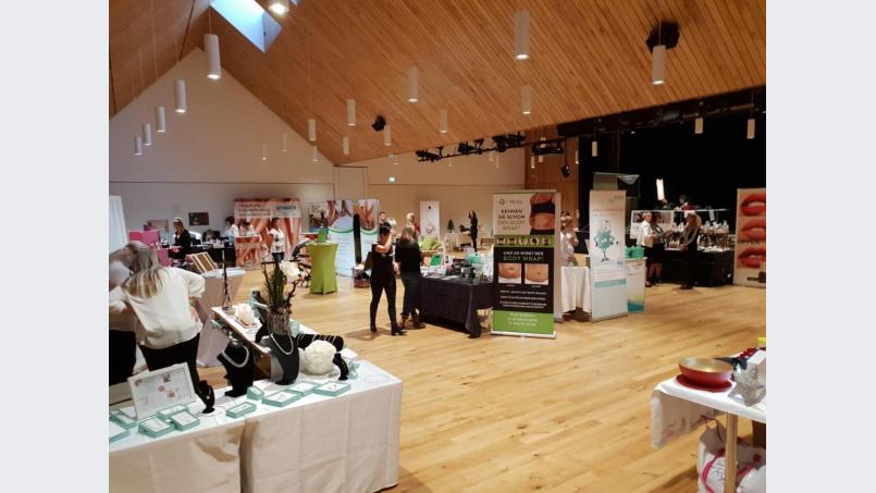 Entspannt bummeln und viele interessante Dinge entdecken - dafür bietet die Messe den perfekten Rahmen. Bild: exb