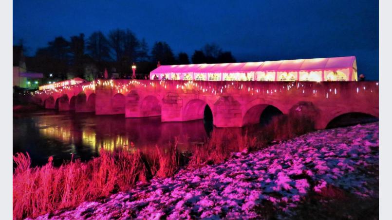 Auch in diesem Jahr wird wieder die Fischhofbrücke in den schönsten Farben erstrahlen. Welche Farbe diesmal gewählt wurde, wird noch nicht verraten. Bild: ubb
