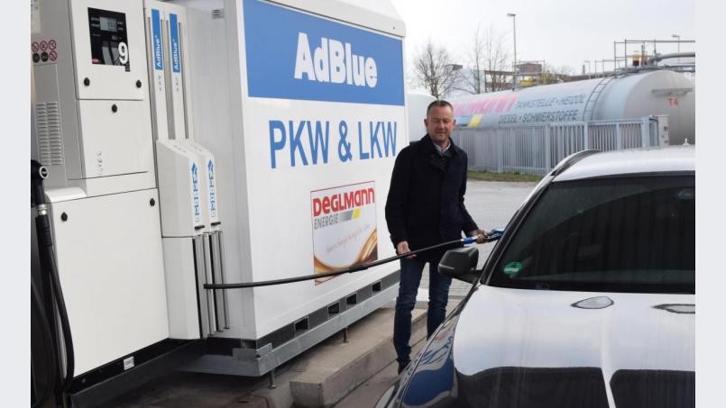 Im Tankcenter Deglmann gibt es ab sofort auch eine Adblue-Zapfsäule für Pkw und Transporter. Bild: fz
