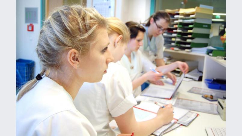 Blick in die Schülerstation: Praxisnahes Lernen wird großgeschrieben. Bild: Klinikum St. Marien Amberg