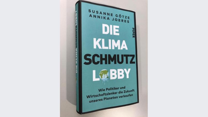 Horst Frischmann aus Weiherhammer appelliert an die Bevölkerung, das Buch &quot;Die Klima Schmutz Lobby&quot; zu lesen. Bild: exb