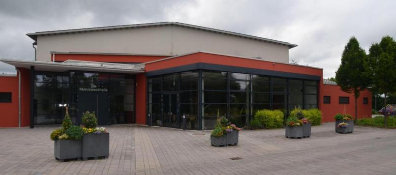 Auch das Foyer der Mehrzweckhalle mit bis zu 150 Plätzen und die Mehrzweckhalle selbst mit bis zu 1500 Plätzen steht den Gästen zur Verfügung. Bild: ak