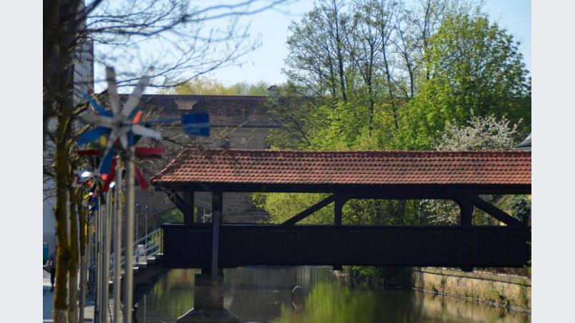 An der Schiffbrücke starten die Touren mit der Plätte. Bild: exb/Stadt Amberg/Rumpler