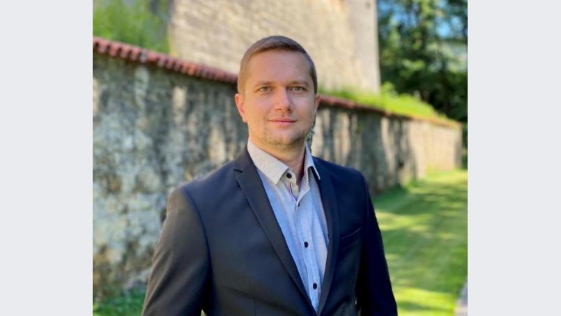 Edwin Schneider ist geprüfter Immobilienmakler (IHK). Durch seine langjährigen Erfahrungen in der Photovoltaik-Branche hat er auch viel Fachwissen rund um den Bereich Sanierung von Immobilien. Bild: exb