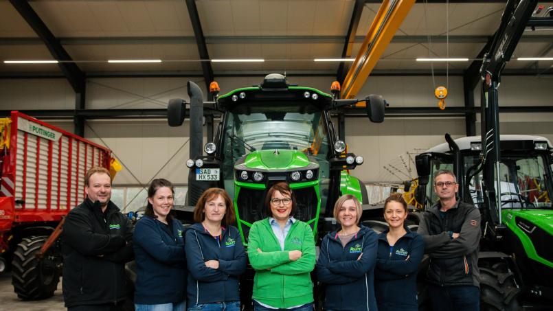 Das Büro-Team organisiert alles perfekt und ist stets gerne für die Kunden da. Bild: exb