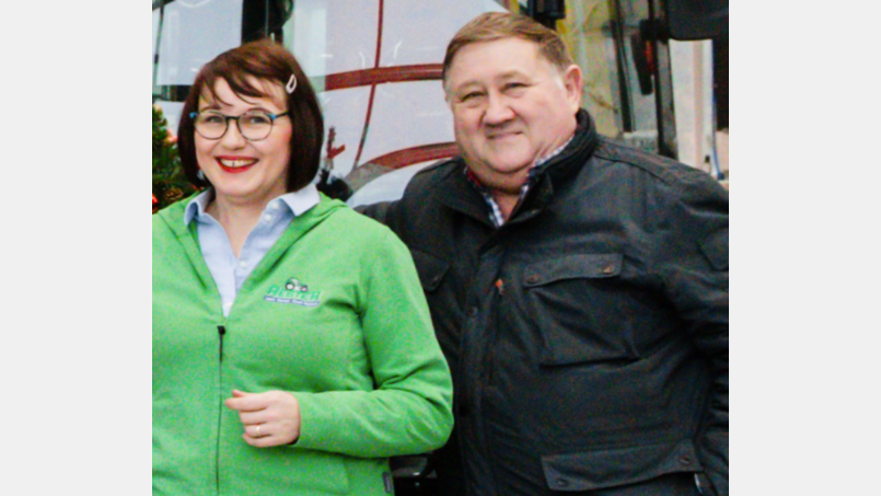 Georgine Rester ist für den Verkauf von Seilwinden und Werkzeug zuständig und Chef Bernhard Rester ist der Profi für Stepa-Rückewägen. Bild: exb