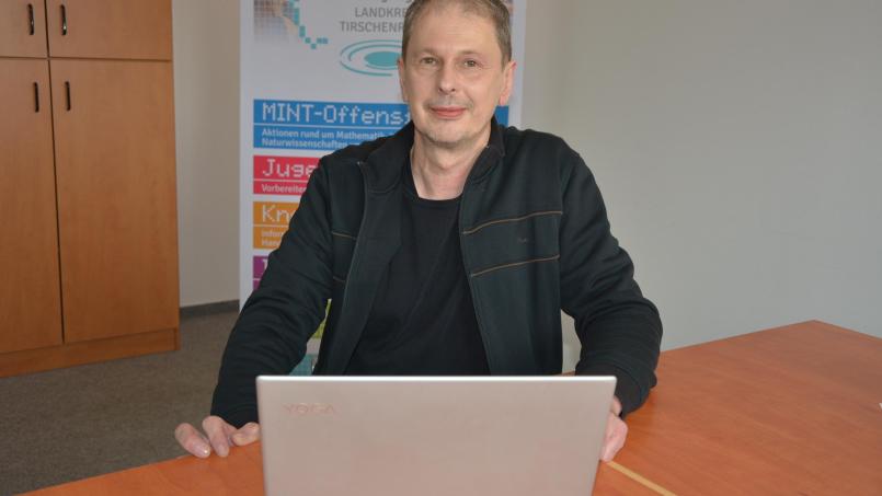 Bei Bildungsmanager Hilmar Fütterer laufen alle organisatorischen Fragen rund um den Bildungstag und die Kemnather Ausbildungsmesse zusammen. Bild: jr