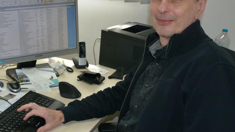 Bei Projektleiter Hilmar Fütterer laufen alle Fäden in der Vorbereitung zum Bildungstag mit Ausbildungsmesse in Waldsassen zusammen. Bild: jr