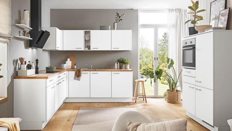 Viele Designküchen für jeden Geschmack, viele verschiedene Fronten und neueste Farben vor Ort. Bild: exb