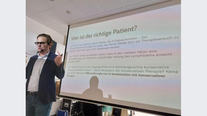 Viele interessante Infos, beispielsweise von Professor Christian Taeger aus München, erwarteten die Besucher. Bild: exb/Cornelia Lochner