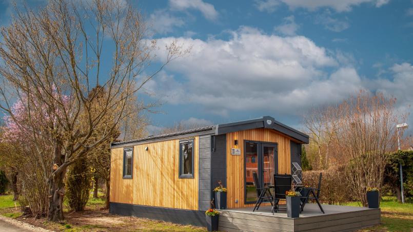 Das Tinyhaus „Naab Chalet“ mit Wohlfühlcharakter gibt’s für 89.900 Euro. Bild: ecb/CPNabburg