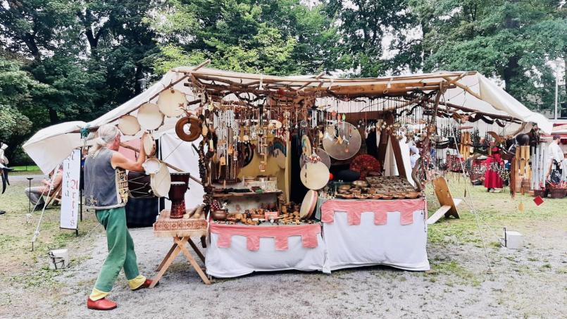 Viele Händler werden ihre Waren mitbringen und den Teublitzer Stadtpark in einen lebendigen Marktplatz verwandeln. Bild: exb