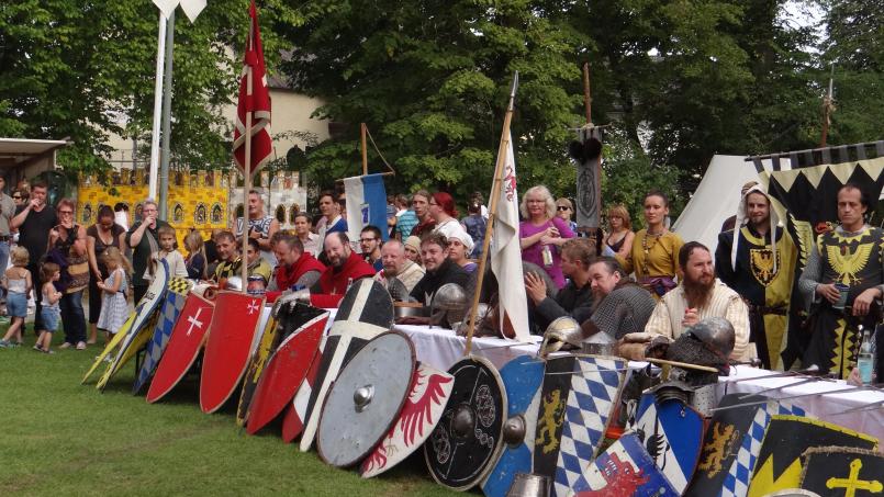 Die Lagergruppen zeigen, wie damals das Leben im Mittelalter ablief. Bild: exb
