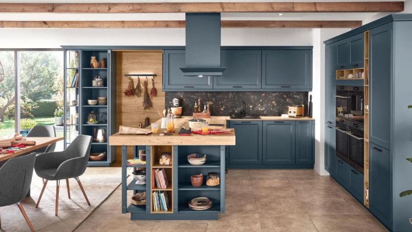 Viele Designküchen für jeden Geschmack, viele verschiedene Fronten und neueste Farben vor Ort. Bild: exb