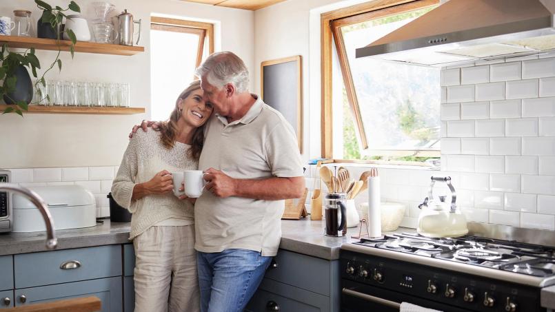 Realisieren Sie mit den Küchenberatern, die extra an diesen drei Tagen für Sie zur Verfügung stehen, Ihre Traumküche ganz nach Ihren Anforderungen. Bild: AdobeStock / Nina Lawrenson/peopleimages.com