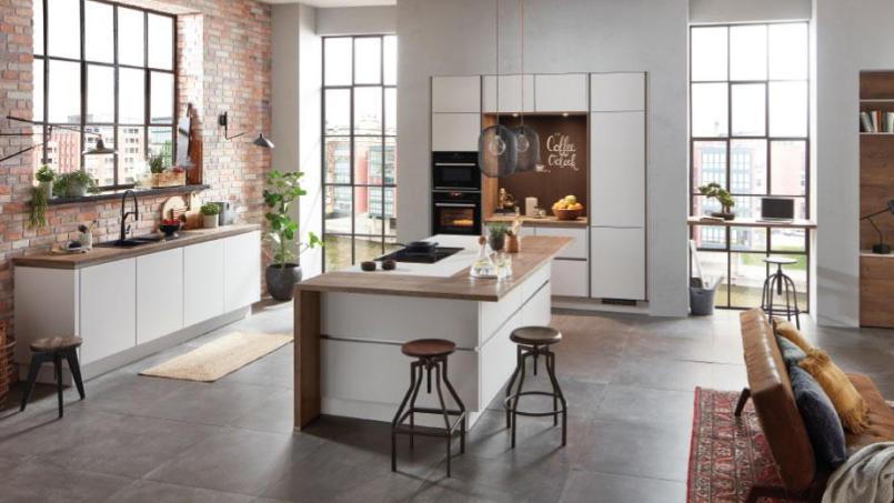 Mit neuester 3D-Technik hilft der Küchenfachberater dabei, die optimale Anordnung der Küchenschränke zu finden und sie mit Leben zu füllen. Bild: exb