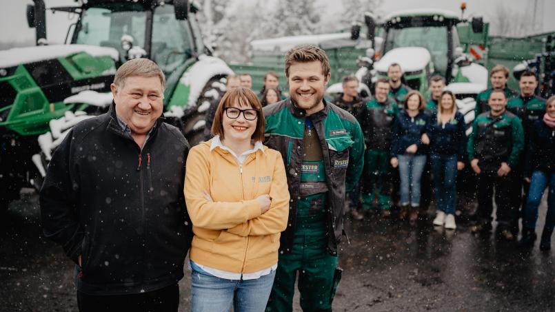 Bernhard sen., Georgine und Bernhard jun. Rester mit ihrem starken Team. Bild: exb/Fa. Rester