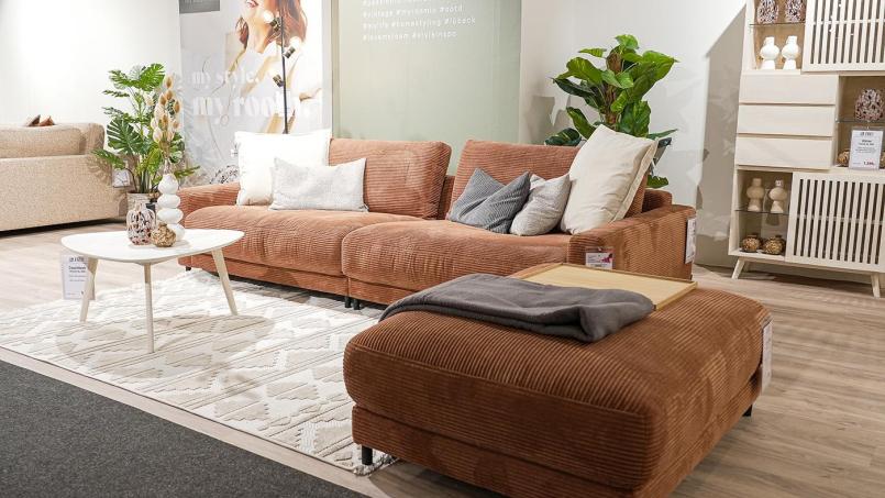 Bitte Platz nehmen. Und sparen - dank der Polster-Tausch-Aktion von Interliving FREY. Bild: Interliving FREY