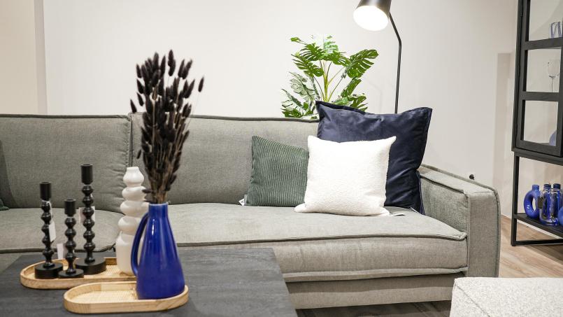 Bitte Platz nehmen. Und sparen – dank der zeitlich begrenzten Polster-Tausch-Aktion von Interliving FREY. Bild: Interliving FREY