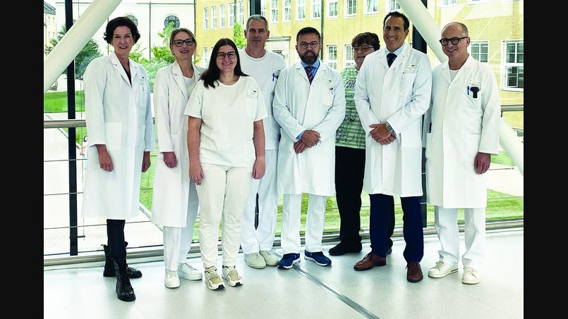 Das erfahrene Team (v. r. n. l.): Dr. Horn, Prof. Dr. Dr. Dr. h.c. Bschleipfer, PD Dr. Gagel, Prof. Wittel, Dr. Lechler, Dr. Troppmann, Dr. Holzgartner (Koordinatorin des Onkologischen Zentrums) und Prof. Bremerich (Ärztliche Direktorin der KNO AG) betreut Krebspatientinnen und -patienten in allen Phasen der Erkrankung. Bild: KNO AG