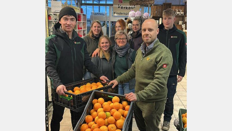 Julian Magnano aus Sizilien präsentiert heute von 14 bis 16 Uhr bei der Gärtnerei Steinhilber seine frisch geernteten Navel-Orangen. Bild: exb