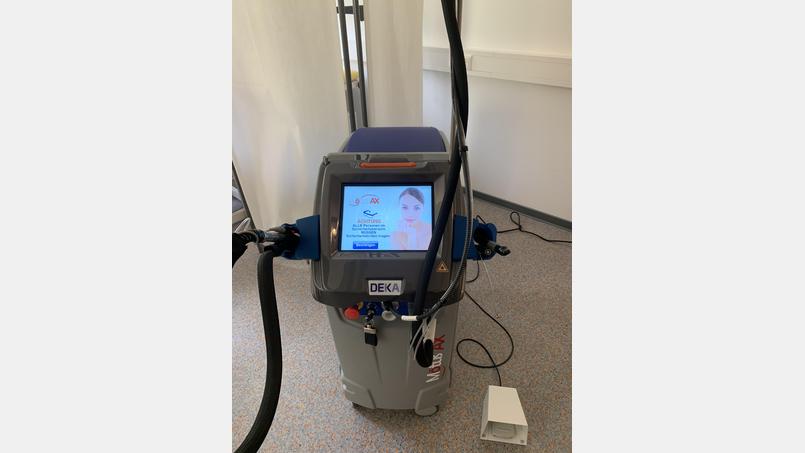 Die Behandlung für dauerhafte Haarentfernung bietet Ästhetic-Med mit einem neuen Hochleistungslaser an. Dieser sogenannte Alexandrite-Laser – ein bewährtes System seit 25 Jahren – gewährleistet eine schnellere Anwendung, verfügt über ein besseres Kühlsystem und ist auch für dunkle Hauttypen bestens geeignet. Bild: Ästhetic-Med