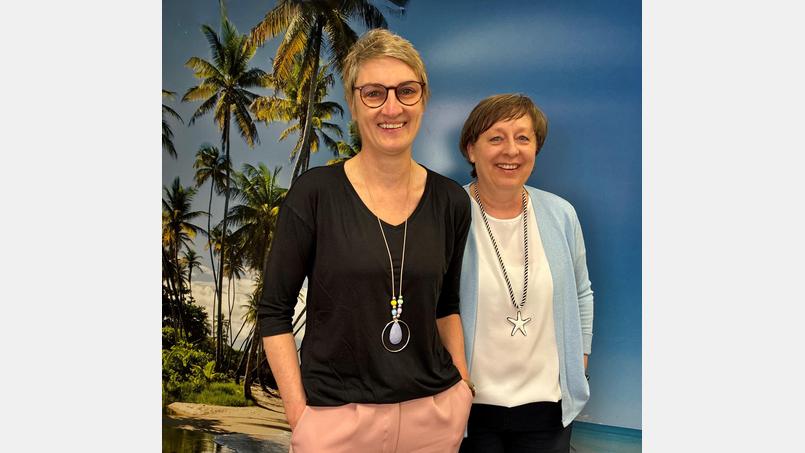 Tanja Scholzen (rechts) und Sonja Honig haben sich zum 40-jährigen Jubiläum von dronzella-reisen ein charmantes Dankeschön für ihre Kunden einfallen lassen. Bild: mia