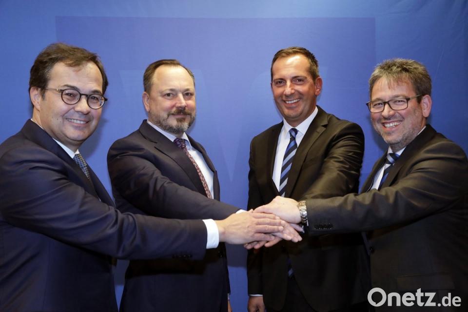 Volksbank Regensburg und Raiffeisenbank SchwandorfNittenau unter einem Dach Bankenfusion Volksbank Regensburg und Raiffeisenbank SchwandorfNittenau unter einem Dach Bankenfusion