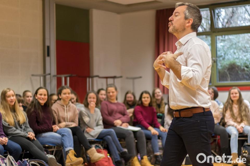 Gedächtnistrainer Markus Hofmann zu Gast im EllyHeussGymnasium