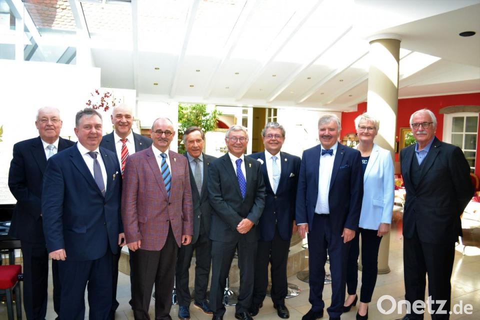 AmbergSulzbach dient, spendet und feiert