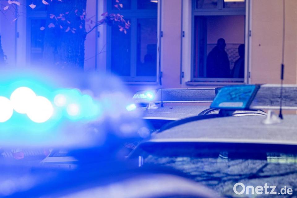 Paar tot in Wohnhaus gefunden: Tatverdächtiger flüchtig | Onetz