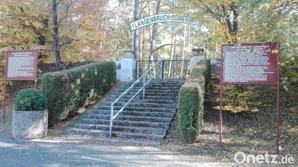 Gräbersegnung im US-Truppenübungsplatz Grafenwöhr und US-Südlager Vilseck | Onetz