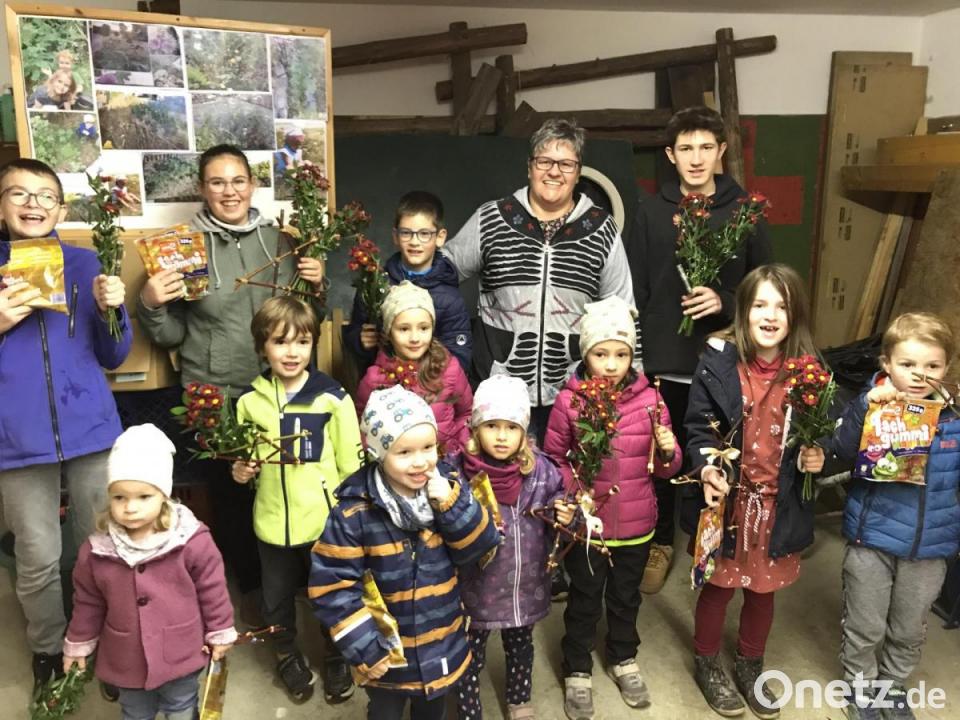 Preise für junge Gärtner des Obst und Gartenbauvereins Neusath