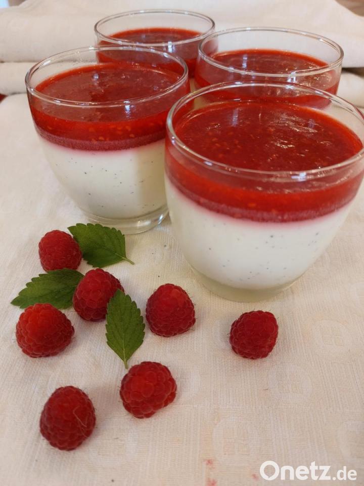 Buttermilch-Panna-Cotta mit Himbeerspiegel | Onetz