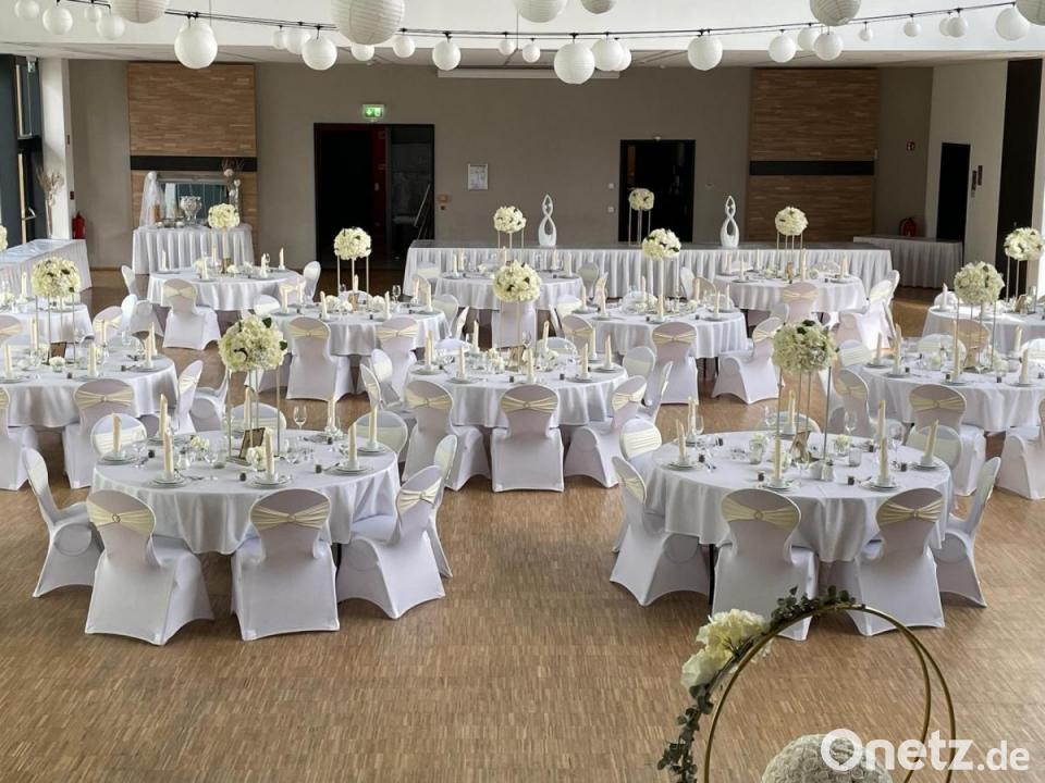 Hochzeitsglocken Klingen Heute Für Euch Beide Lied Wenn die Hochzeitsglocken klingen: Zelte, Wurst-Brunnen und Candy-Bars