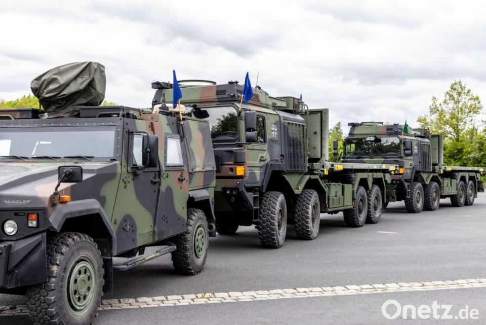 Über 100 Fahrzeuge Bundeswehrkonvois rollen durch die Oberpfalz